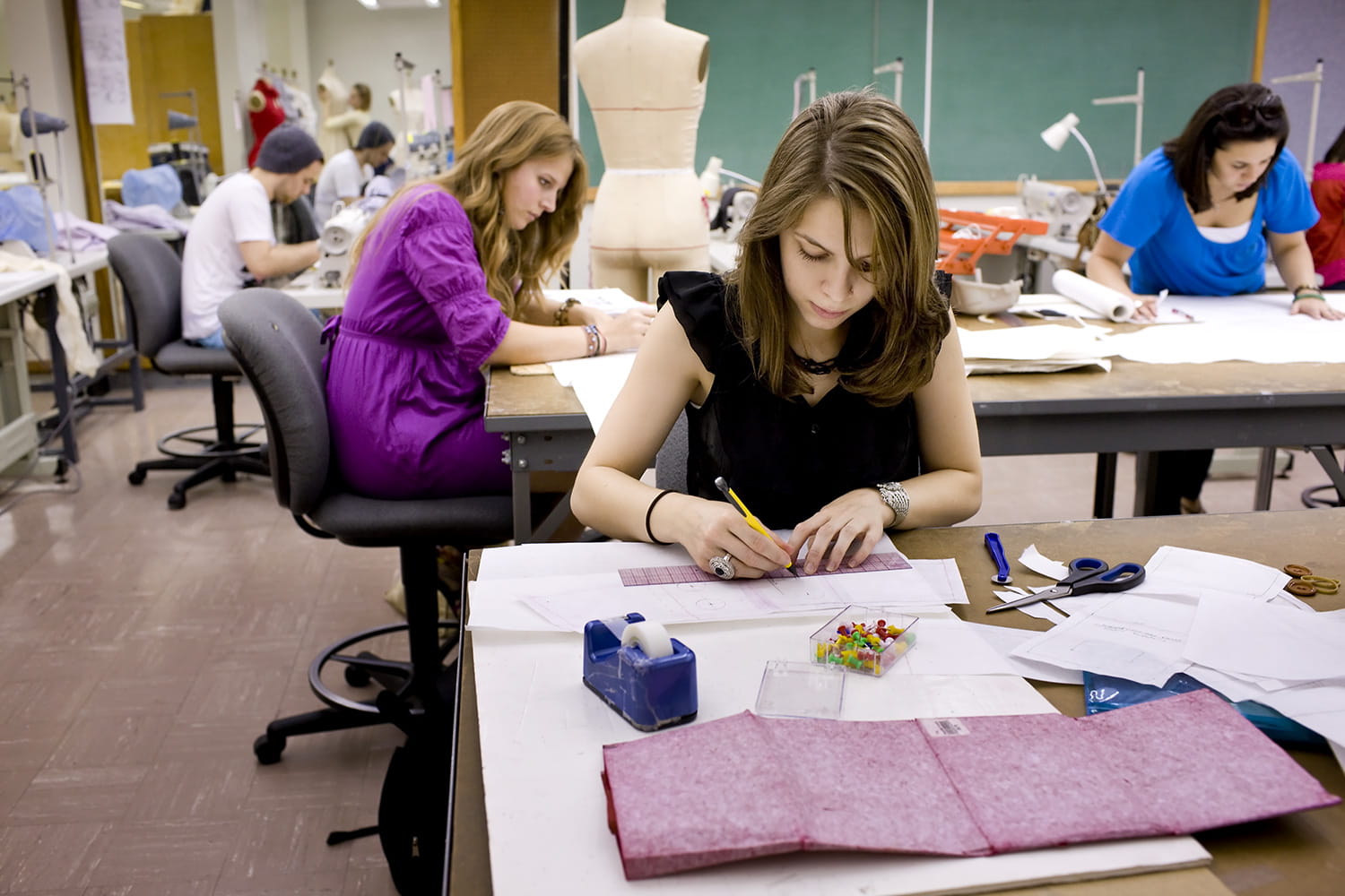 Reasons To Study Fashion Design From UK For Enthusiasts
